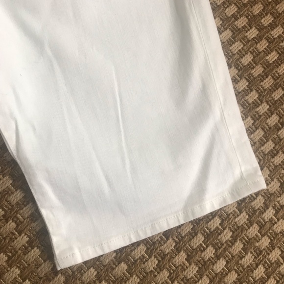 Lucky Brand New With Tags White Women’s Size 29 Bermuda Shorts - Picture 5 of 8